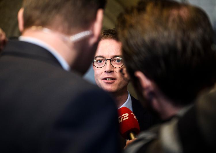 Miljø- og fødevareminister Esben Lunde Larsen (V) udtaler sig til pressen efter samråd i Folketinget. 