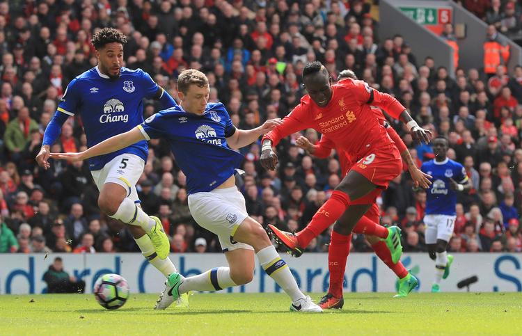 Efter blandt andet at have scoret kampens første mål blev Sadio Mane udskiftet med en skade, der kunne se alvorlig ud. 
