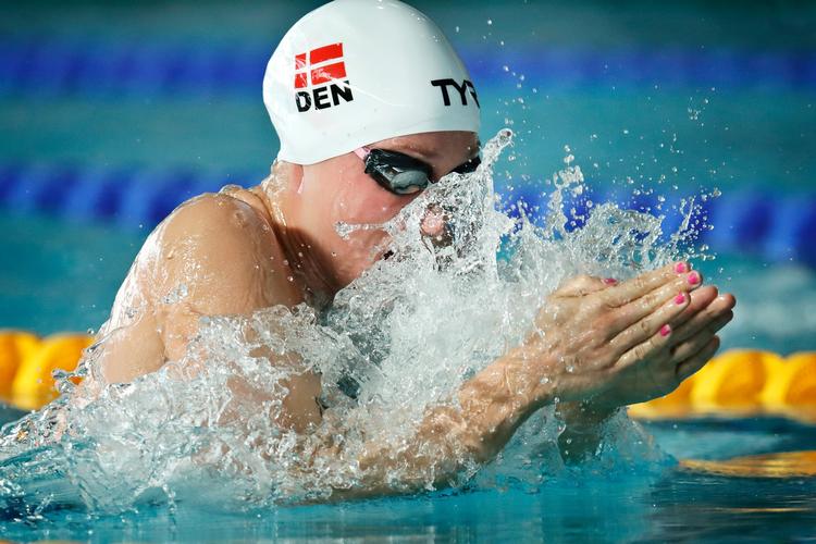 Efter at have deltaget i 2009, 2011, 2013 og 2015 skal 28-årige Rikke Møller Pedersen nu til VM i svømning for femte gang. Kun Jeanette Ottesen og Lotte Friis (begge med seks) har repræsenteret dansk svømning flere gange ved VM. 