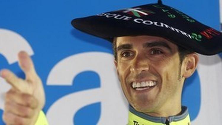 En storsmilende Alberto Contador hyldes for sidste års og karrierens fjerde samlede sejr i Baskerlandet Rundt. 