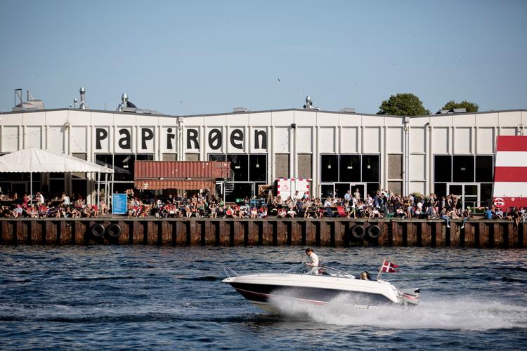 Havnefronten på Papirøen, der nu lægger hus til Copenhagen Street Food og kunsthallen Copenhagen Contemporary. 