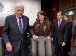 Retsudvalget i Senatet har med 11 stemmer mod ni godkendt præsident Donald Trumps mand til den ledige post som højesteretsdommer, Neil Gorsuch. Nu venter et historisk opgør i Senatet. 
Foto: J. Scott Applewhite/AP 