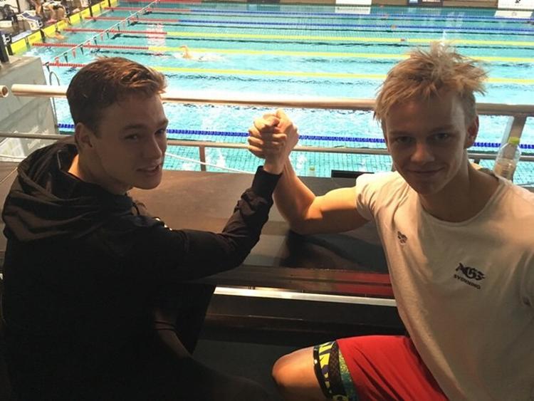 Armlægningen mellem brystsvømmerne Philip Greve (tv.) og Tobias Bjerg (th.) har stået på i et par år, og skulle gerne resultere i, at de begge kommer med til OL i 2020. 