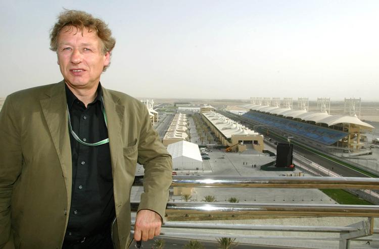  Hermann Tilke fotograferet på Bahrain International Circuit, der åbnede i 2004, og som tyskeren har designet.   