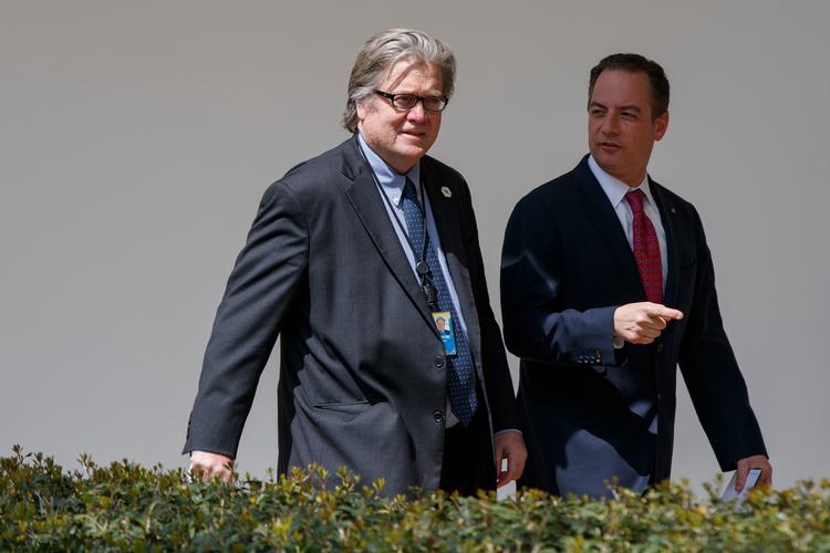 Steve Bannon har været en del af Donald Trumps absolutte inderkreds i Det Hvide Hus siden indsættelsen i januar.  
