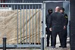 Der var massivt opbud af svært bevæbnede betjente med skudsikre veste, da Københavns Politi i går ransagede Hells Angels klubhus på Amager. Et højtstående medlem af rockergruppen er blandt de 15 anholdte.  