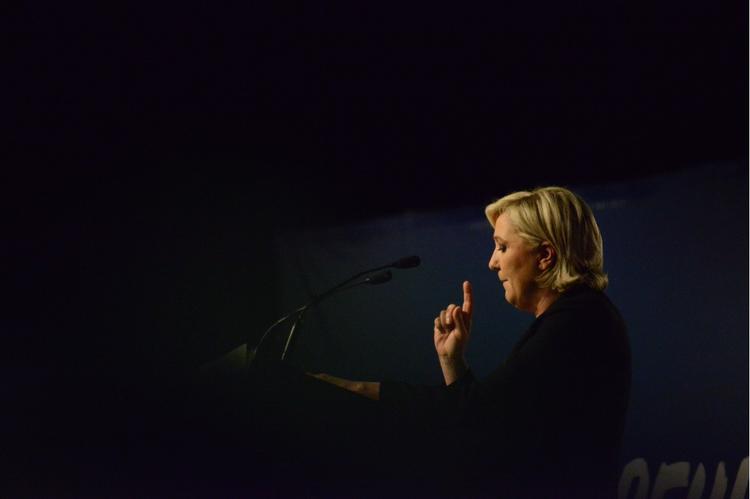 Le Pen lovede et opgør med systemets mænd og demokrati i øjenhøjde. 