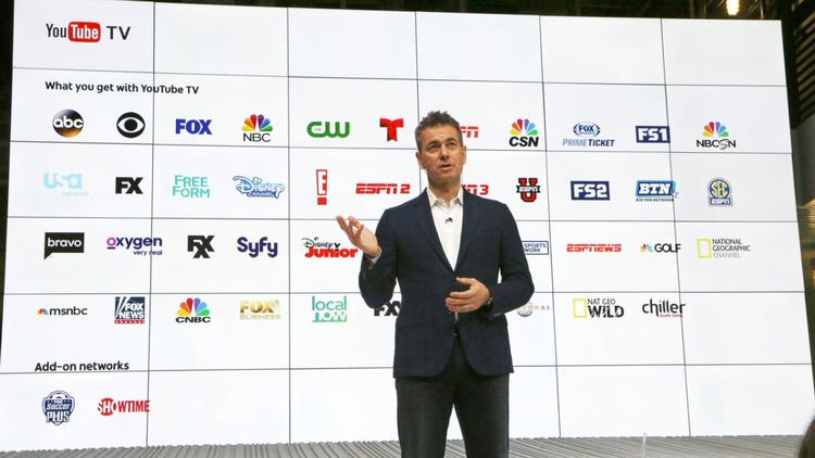 Googles forsøg på at udkonkurrere verdens kabel-tv-selskaber, YouTubeTV, er nu officielt lanceret i USA. YouTubes Chief Business Officer, Robert Kuncl (bill.), annoncerede de mange tv-kanaler, man kan få via app-tjenesten, ved en event i Los Angeles tirsdag. 