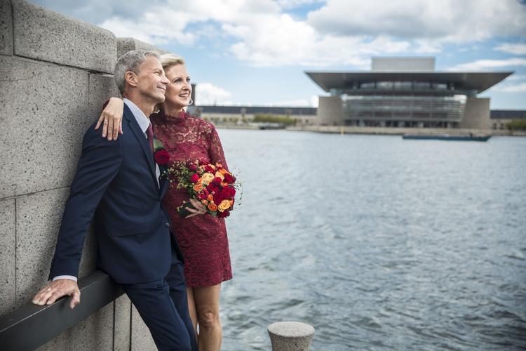 Ja, smukt så det ellers ud, da der blev taget bryllupsbilleder. Men ak. Ak og ve. 