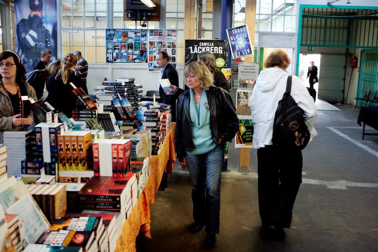 Krimimessen i Horsens tiltrækker hvert år en stort publikum med et bredt udvalg af krimier. Men hvorfor er det politisk ukorrekt at tale om 'femikrimier'? Hør mere i ugens Bogfolk - Politikens Litteraturpodcast.
 