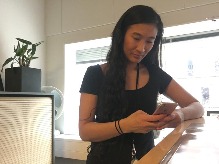 Ditte Marie Larsen modtog en mail, der så ud til at komme fra Apple. Uden nærmere overvejelse opgav hun sine kortoplysninger, hvorefter et udenlandsk firma hævede 1500 euro fra hendes konto. 
