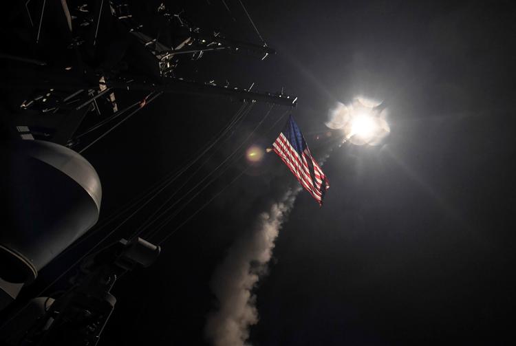USA affyrede i fredags 59 missiler mod en syrisk luftbase fra to amerikanske krigsskibe i Middelhavet. 