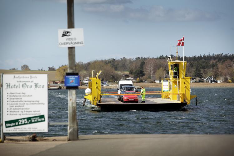 
Fra 2017 til 2018 steg omsætningen  på færgeoverfarten til og fra Orø med 16 procent, hvilket svarer til omkring 50.000 flere passagerer på 'Karen Orø', som her er på vej til Hammer Bakke, og søsterfærgen 'Østre Færge'.

   