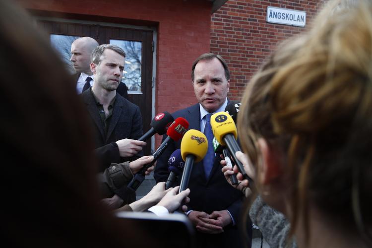 »Sverige er blevet angrebet«, siger landets statsminister, Stefan Löfven. 