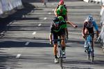 Alejandro Valverde vinder sikkert spurten på kongeetapen i Baskerlandet Rundt foran Romain Bardet og Rigoberto Uran. Foto: Gomez Sport. 