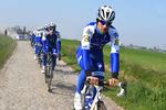 Tom Boonen fører an under Quick-Step Floors træning på dagens Paris-Roubaix-rute. Foto: TDWsport.com 