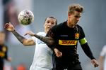 FCKs Federico Santander og FC Nordsjællands Andreas Maxsø havd emange tætte dueller i Parken.  