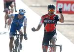Greg Van Avermaet har ingen problemer med at henvise tjekken Zdenek Stybar til andenpladsen på velodromen i Roubaix. 