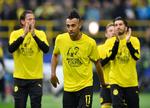 Under opvarmningen bar Pierre-Emerick Aubameyang og de øvrige Dortmund-spillere en t-shirt med en hilsen til den sårede holdkammerat Marc Bartra. 