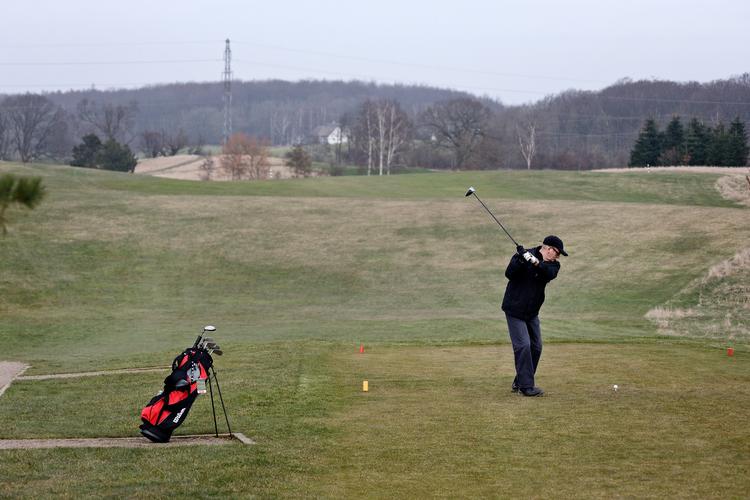 Hvor meget skal golfbanerne have lov at fylde, når der også skal være plads til landbrug, natur, skove, veje og byer? Der er rift om pladsen i Danmark. 