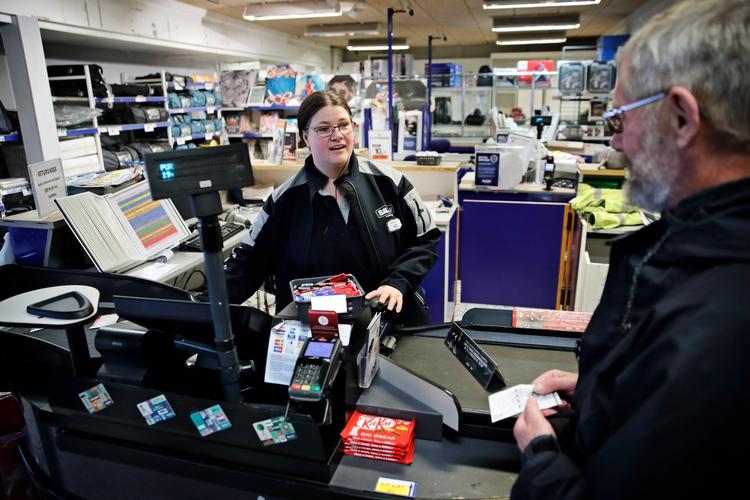 Mette Holmberg har arbejdet deltid og fuldtid. Hun siger uden at tøve, at forskellen er den stabile indtægt. 