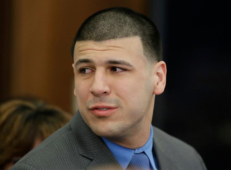 Aaron Hernandez er blevet frikendt for et dobbeltdrab, men afsoner i forvejen livstidsdom for et andet drab.  