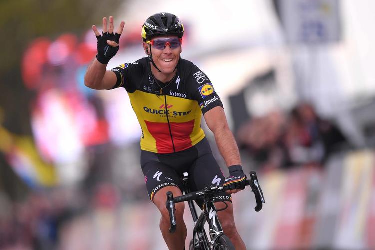 Indtil videre er det slut med triumferne for Philippe Gilbert, som er værre medtaget end først antaget efter et styrt i Amstel Gold Race. Foto: TDWsport.com 