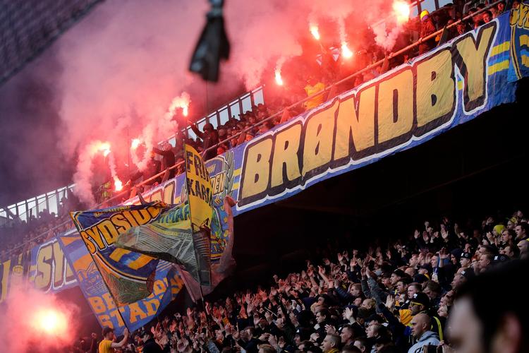 Brøndbys fans under kampen mod FCK.  