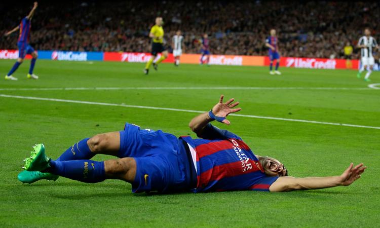 Barcelonas Luis Suarez og resten af holdkammeraterne måtte på ny bide i græsset mod Juventus.  