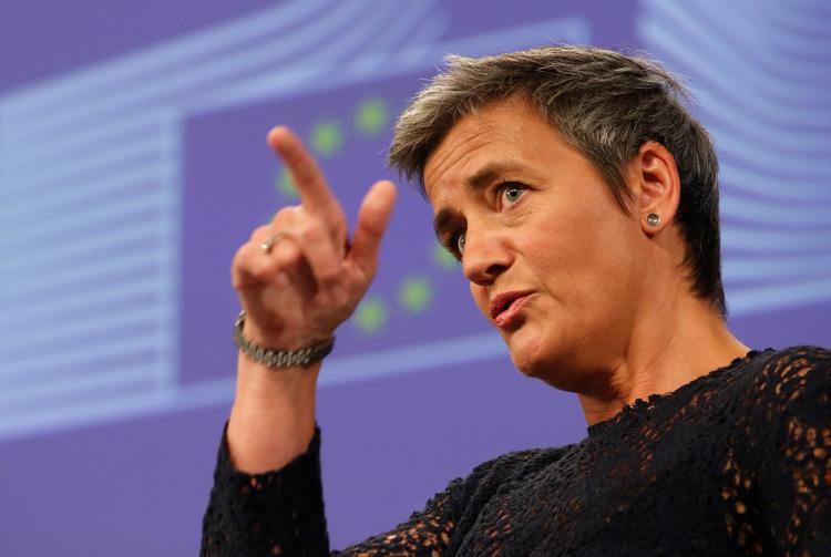 »Hun tager de vanskelige, kontroversielle beslutninger, som kun en sand leder kan«, skriver tidligere statsminister Helle Thorning-Schmidt i en omtale af Vestager på Time Magazines hjemmeside. Darko Vojinovic/AP