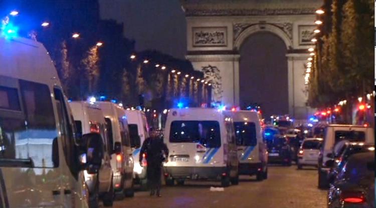 Skyderi i Paris finder sted tre dage inden den første runde af det franske præsidentvalg søndag. 