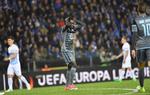 Her ærgrer Pione Sisto sig over en spildt mulighed, men hans scoring hos Genk torsdag aften sikrede en billet til Europa League-semifinalen.  