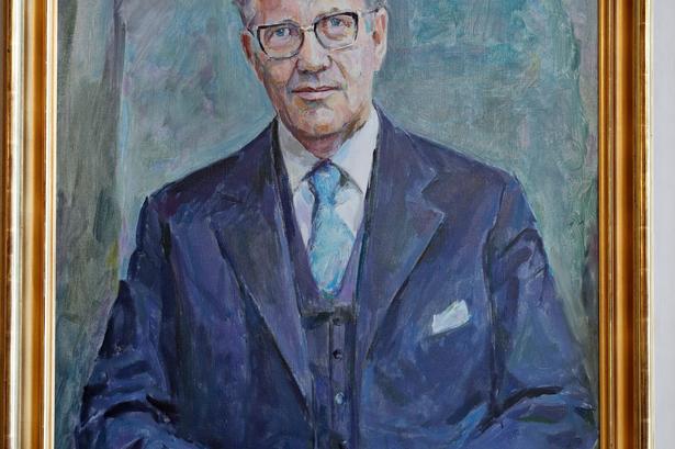 Poul Hartling var statsminister fra 1972 - 1973 og 1973 -1975.
Malet af Viggo Kragh-Hansen.
 