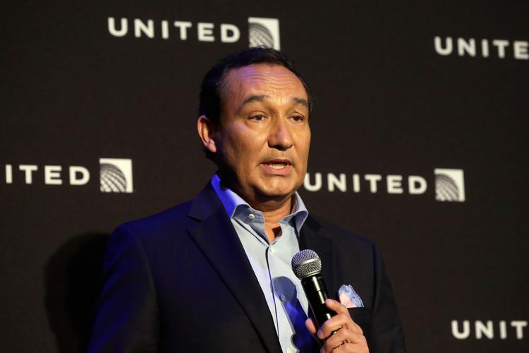 United Arilines med direktøren Oscar Munoz i spidsen er endt i en shitstorm, efter at en hårdhændet udsmidning af en passager blev filmet og lagt på nettet.  
