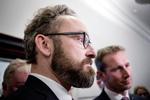 Transportminister Ole Birk Olesen (LA) er ansvarlig for Bygningsstyrelsen og de fejlslagne byggerier. Finansminister Kristian Jensen (V) er ansvarlig for, at staten årligt trækker udbytter for 400-500 millioner kroner ud af Bygningsstyrelsen som følge af universiteternes husleje til staten. 