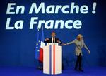 Emmanuel Macron på talerstolen efter sin sejr ved første runde af det franske præsidentvalg. 7. maj skal franskmændene vælge mellem ham og Marine Le Pen ved det endlige valg.  