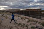 Langs grænsen til Mexico står der flere steeder allerede hegn.  