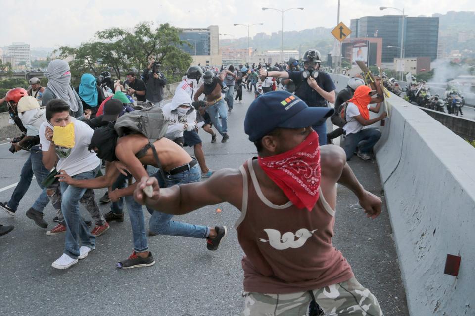 Tusindvis af demonstranter var på gaden i hovedstaden Caracas.  