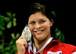 Lotte Friis har vundet masser af medaljer i sin karriere. Her ses hun med sølvmedaljen ved EM i kortbanesvømning i Herning i 2013. 