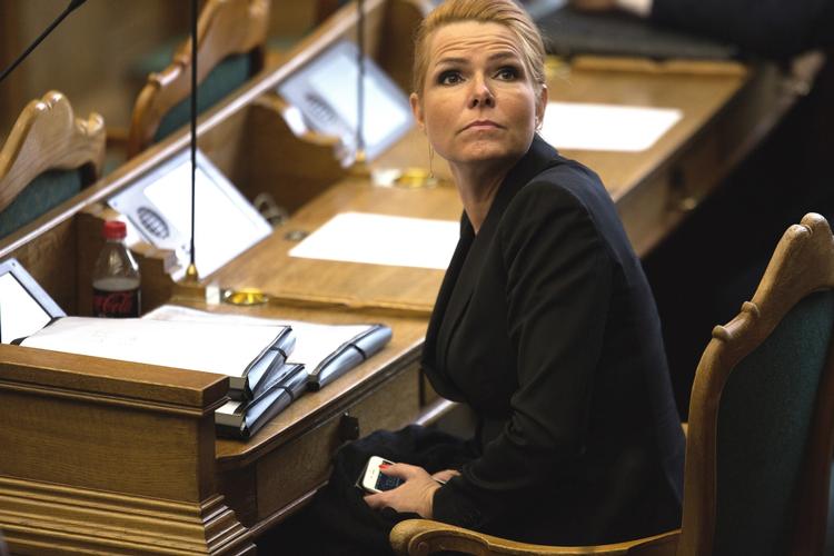 Møde i salen med sidste behandling af asylstramninger