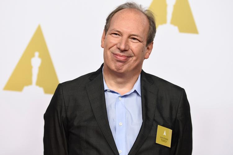 »Det er det, der er så fantastisk ved det her job. At hver eneste job begynder på den måde, at nogen ringer ud af det blå og siger: Nu skal jeg fortælle dig en rigtig god historie« Sådan siger Hans Zimmer om, hvordan hans tætte samarbejder med instruktørerne oftes starter. 