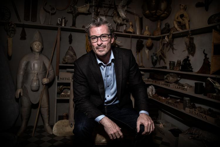 Professor Eske Willerslev har med sit arbejde i fortidens dna været med til at omkrive historien om menneskets udvikling. Hør ham i denne Politiken Live Podcast. 