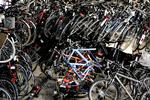 Betjente har gjort et rekordstort fund af stjålne cykler i en aktion mod organiseret kriminalitet i Hamborg. 