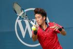 Yuichi Sugita fra Japan har spillet fremragende grustennis i Barcelona. Lørdag møder han Dominic Thiem fra Østrig.
 