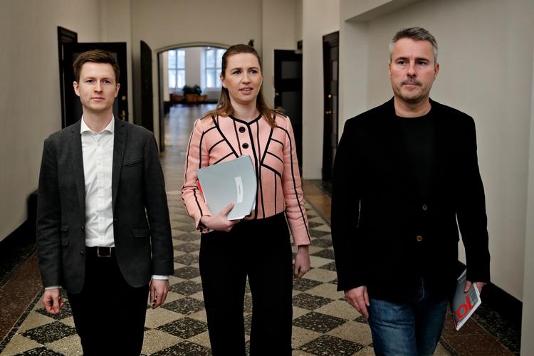 Socialdemokraternes skatteordfører, Jesper Petersen, (tv.) oplyser, at partiet har fået en sejr i sagen om den kommission, som skal undersøge den mængde af skandaler, som Skat har været involveret i.  