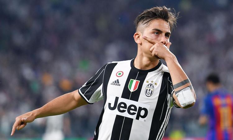Når Paulo Dybala har scoret, fejrer han det med 'masken'. Ifølge argentinerens forklaring skal det forstås som en krigers maske, han tager på, når holdet kæmper for at vinde. 