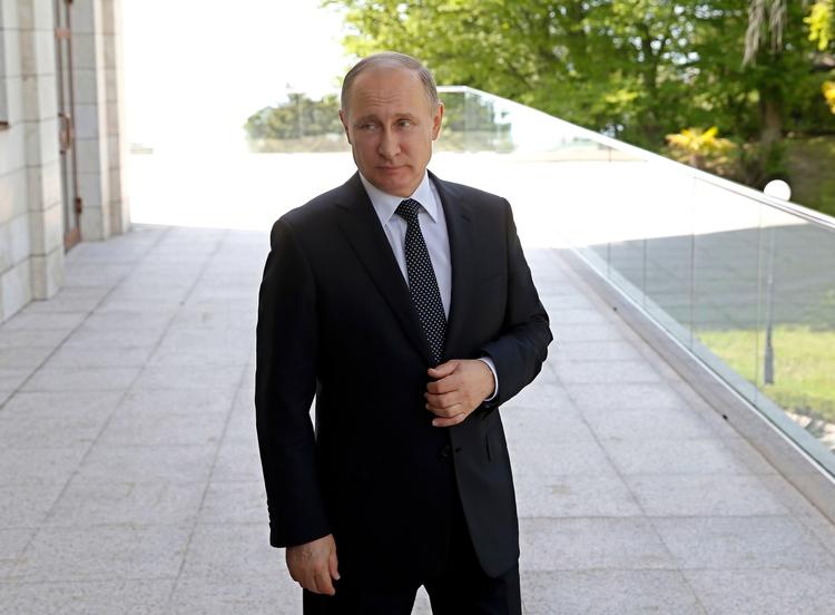 Vladimir Putin og Donald Trump  talte i telefon om blandt andet Syrien og Nordkorea. 