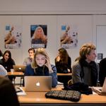 Elever fra en karakterfri klasse på Øregård Gymnasium i København, der er et af de gymnasier, der har gode erfaringer med karakterfrihed. (Arkivfoto) 