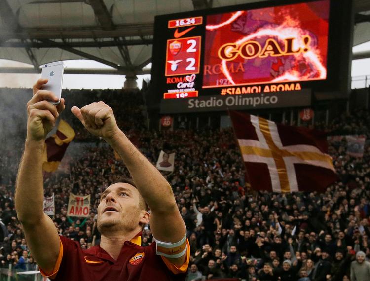 Francesco Totti er en legende i Rom, hvor han for klubben AS Roma har spillet over 600 Serie A-kampe. Snart er det slut. 