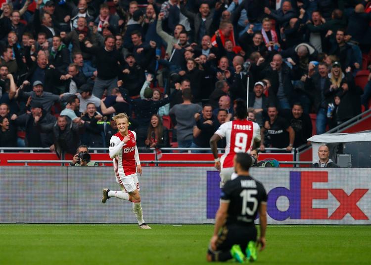 Kasper Dolberg bliver ved med at imponere hos Ajax, og den 19-årige angriber har også allerede været på det danske landshold. 